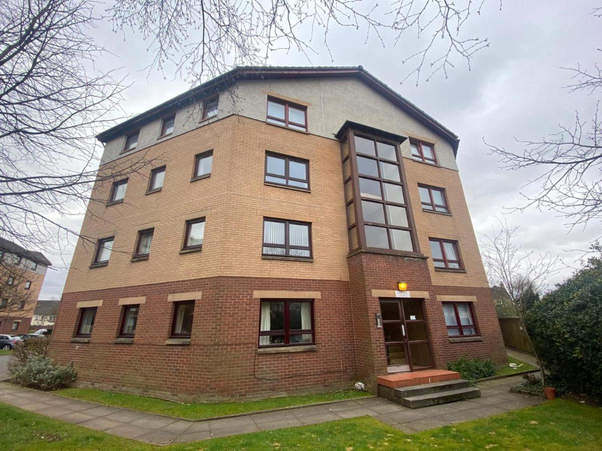 Beautiful 3 Bedroom Apt, Mins From Glasgow Airport, M8 & Sec Paisley Exterior foto
